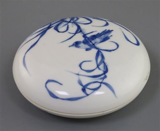 A Chinese blue and white box and cover, D. 13.2cm